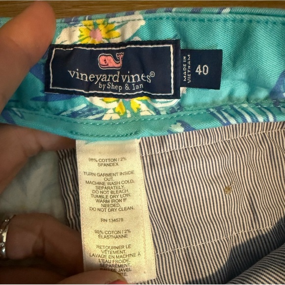 Vineyard Vines shorts • Men’s size 40 - Picture 2 of 6